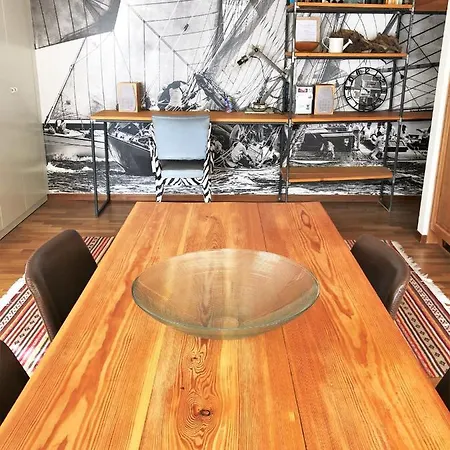 Mascalzone Latino, Center *