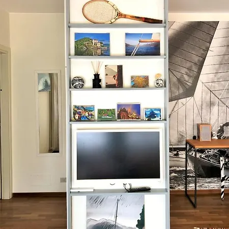 Mascalzone Latino, Center * Όπως