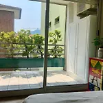 Mascalzone Latino, Center شقة *