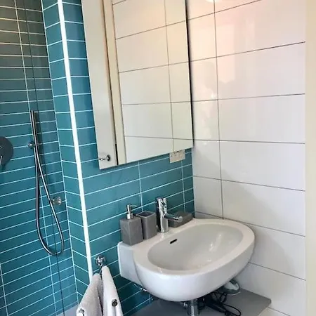 Mascalzone Latino, Center דירה *