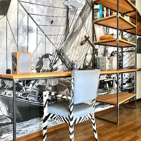 דירה Mascalzone Latino, Center