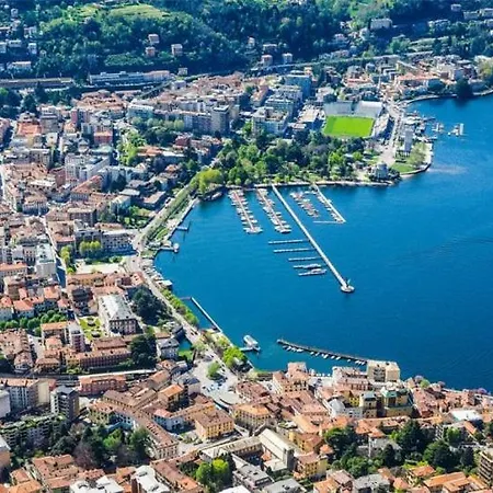 Mascalzone Latino, Center Como