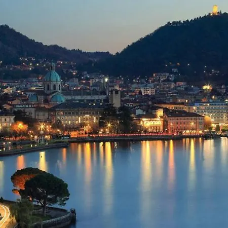 Mascalzone Latino, Center