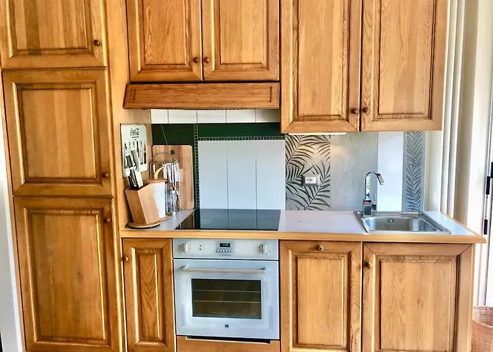 Mascalzone Latino, Center *