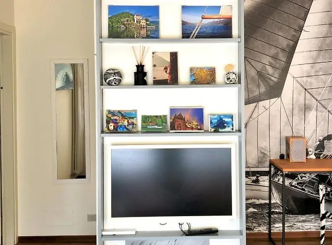 Mascalzone Latino, Center * Como