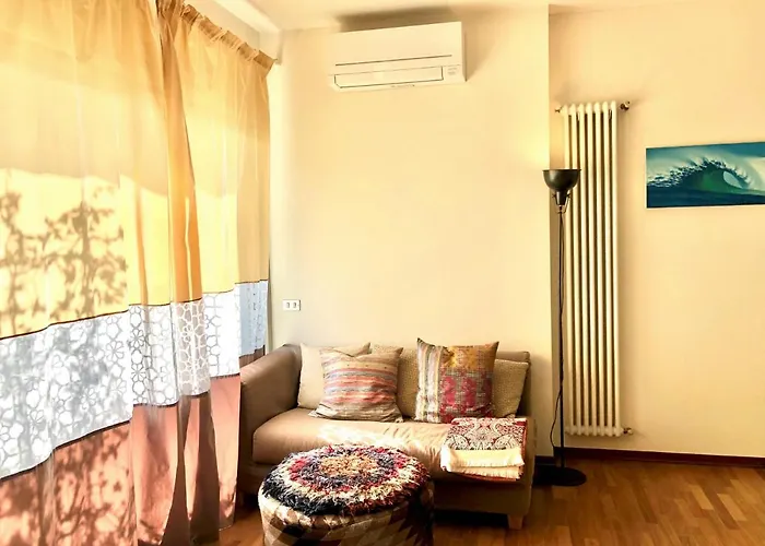 Mascalzone Latino, Center *