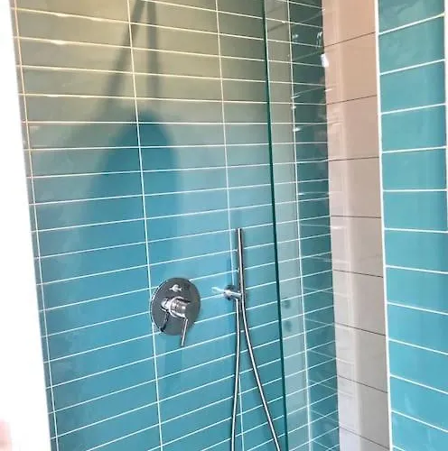 Mascalzone Latino, Center Appartement