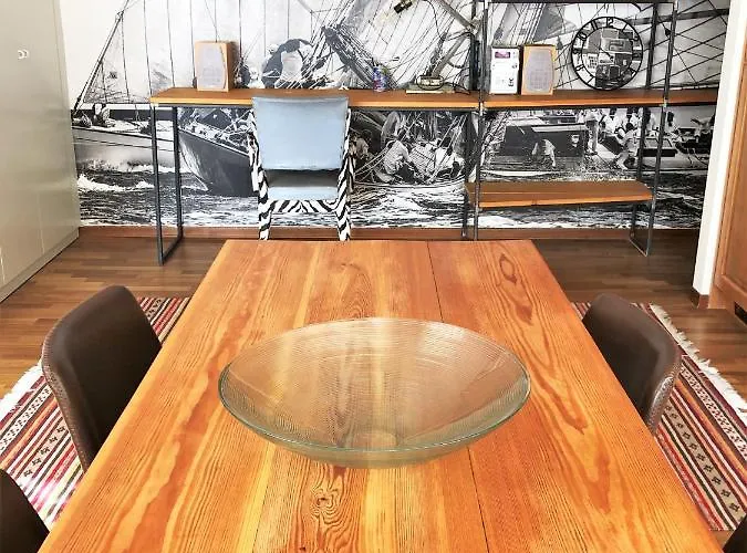 Mascalzone Latino, Center *